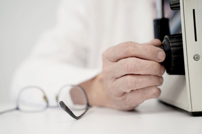 Professionnels du DR Institute travaillant dans la recherche clinique dermatologique